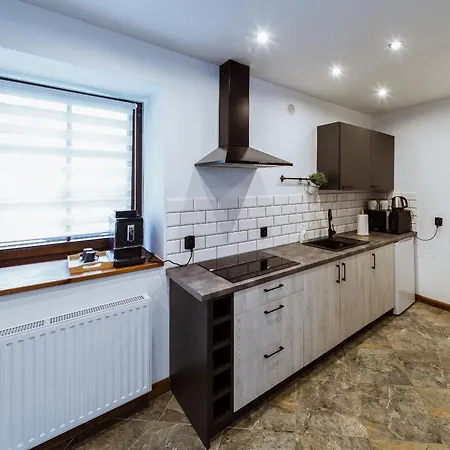 別荘 W Srodku Lasu *